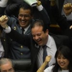 Valadares muda voto