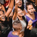 fãs cantaram Devinho
