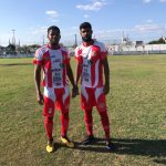 jogadores se preparando